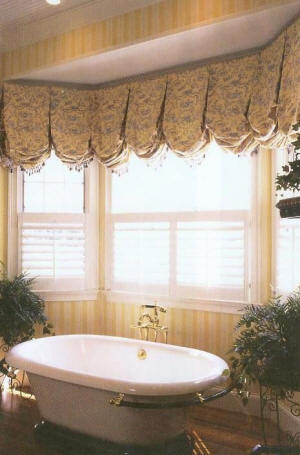 Balloon Smiley Face with Trim